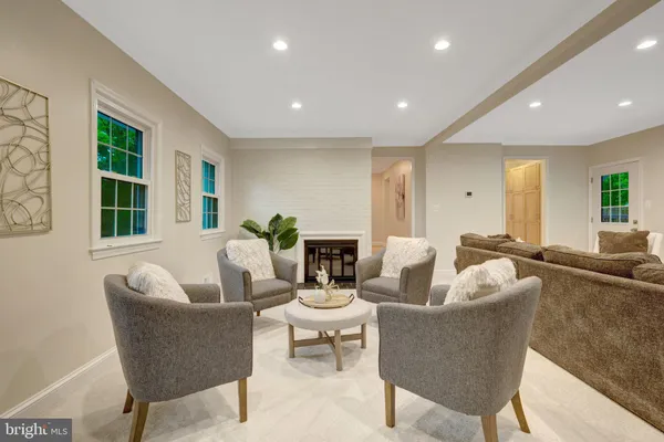 $1,600,000 | 2006 Carriage Court, Vienna, VA 22181