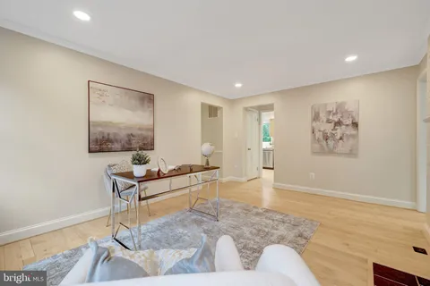 $1,600,000 | 2006 Carriage Court, Vienna, VA 22181