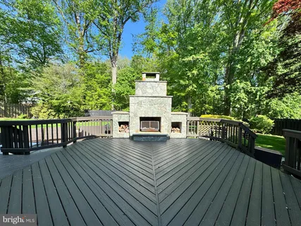 $1,600,000 | 2006 Carriage Court, Vienna, VA 22181