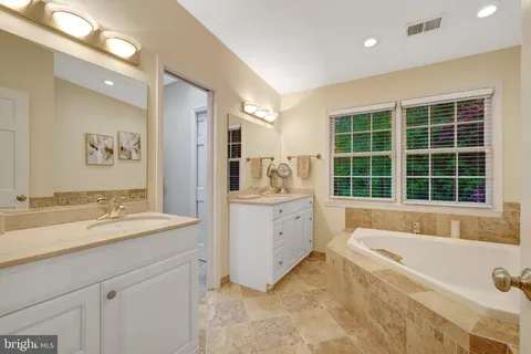 $1,600,000 | 2006 Carriage Court, Vienna, VA 22181