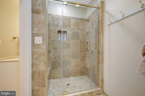 $1,600,000 | 2006 Carriage Court, Vienna, VA 22181