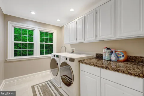 $1,600,000 | 2006 Carriage Court, Vienna, VA 22181