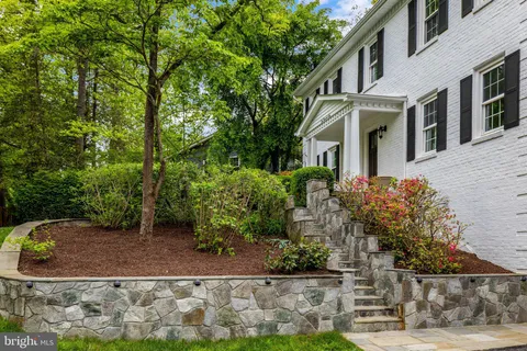 $1,600,000 | 2006 Carriage Court, Vienna, VA 22181