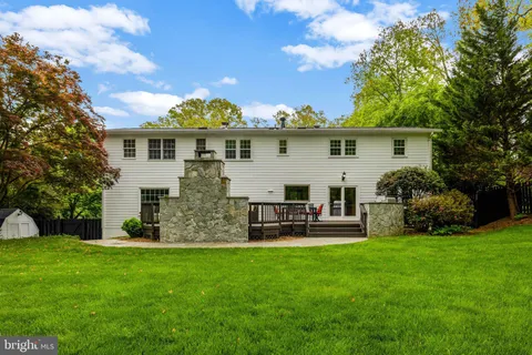 $1,600,000 | 2006 Carriage Court, Vienna, VA 22181