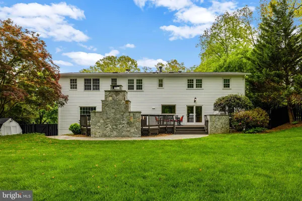 $1,600,000 | 2006 Carriage Court, Vienna, VA 22181