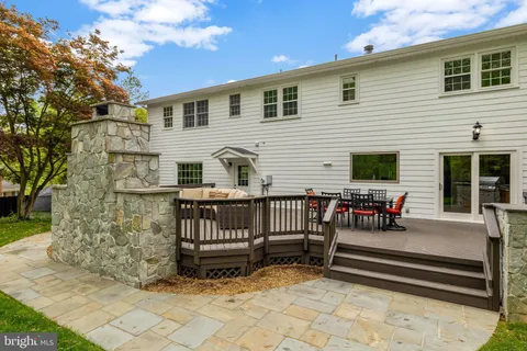 $1,600,000 | 2006 Carriage Court, Vienna, VA 22181