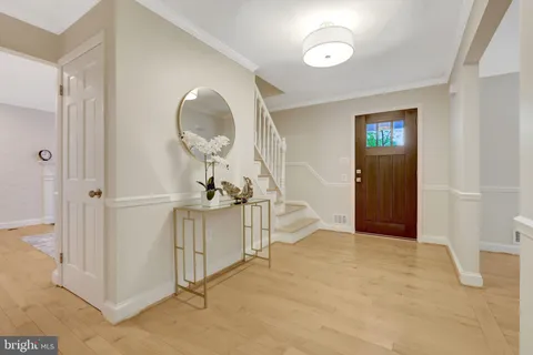 $1,600,000 | 2006 Carriage Court, Vienna, VA 22181