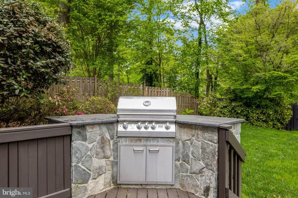 $1,600,000 | 2006 Carriage Court, Vienna, VA 22181
