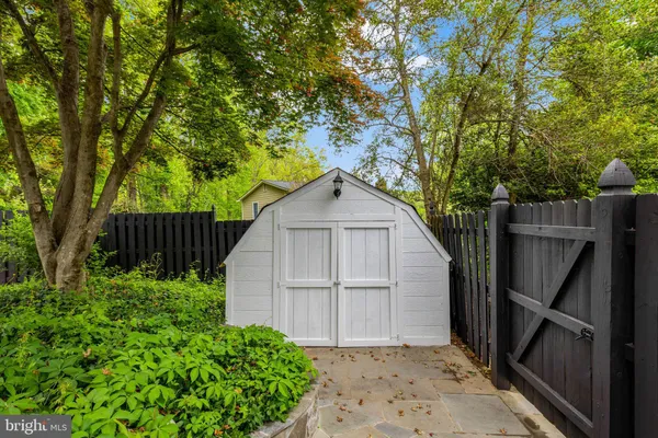 $1,600,000 | 2006 Carriage Court, Vienna, VA 22181