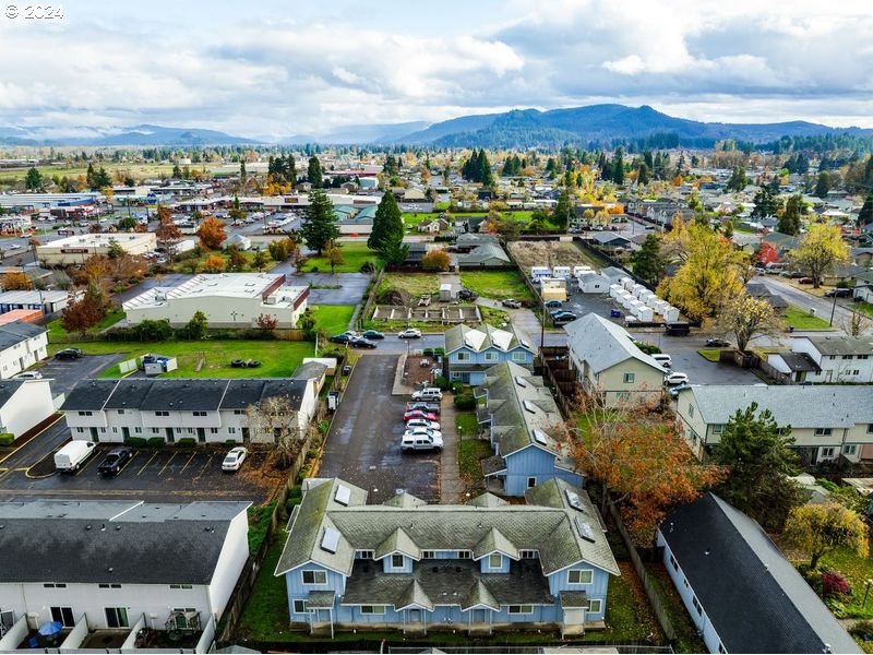 249 South 41st Place Springfield, OR 97478 - Photo 12 of 17 an aerial view of a city