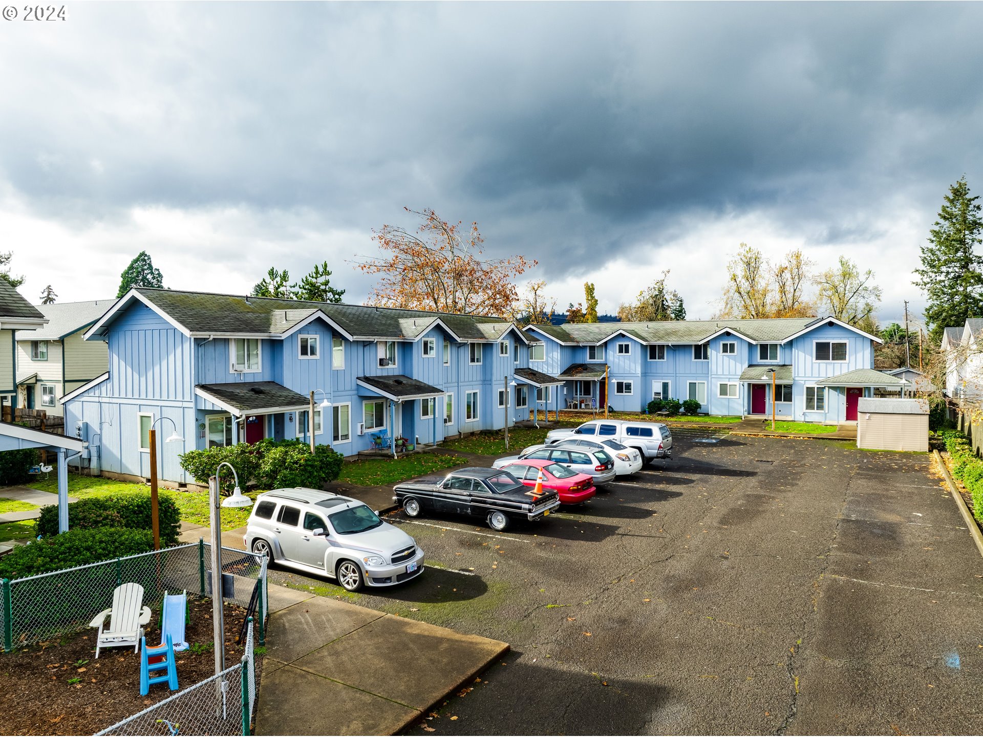 249 South 41st Place Springfield, OR 97478 - Photo 2 of 17 a front view of a building with cars parked