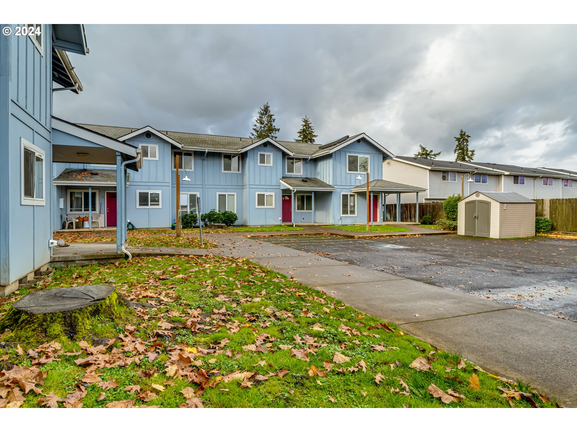 249 South 41st Place Springfield, OR 97478 - Photo 10 of 17 a front view of a residential houses with yard