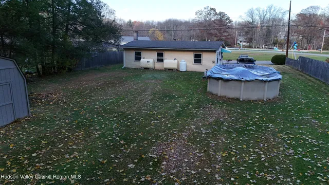 a view of a house with backyard and garden