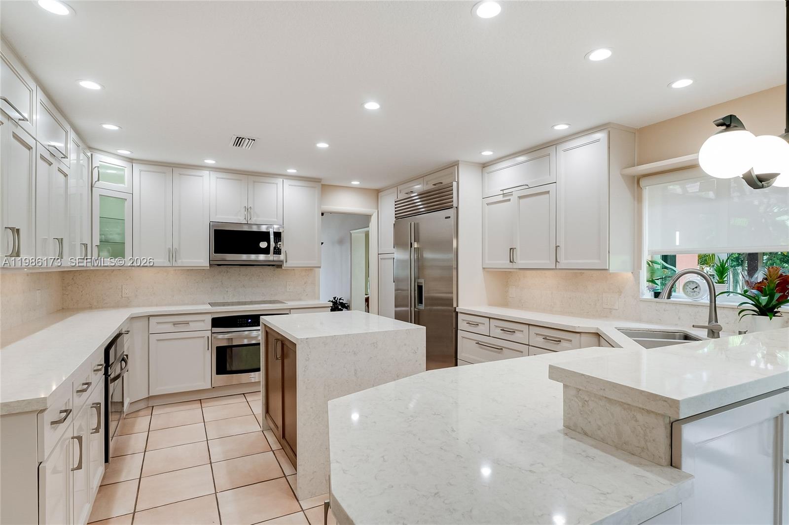 2011 Northeast 211th Terrace Miami, FL 33179 - Photo 5 of 21