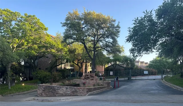 a view of street with tree s