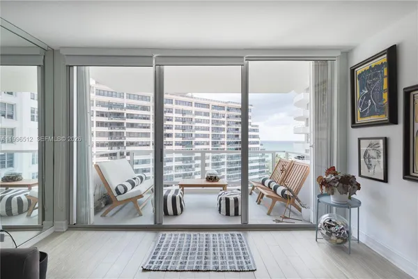 $3,850 | 5161 Collins Avenue, Unit 1102, Miami Beach, FL 33140