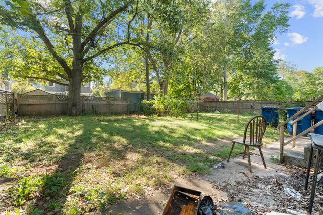 a view of backyard with tree
