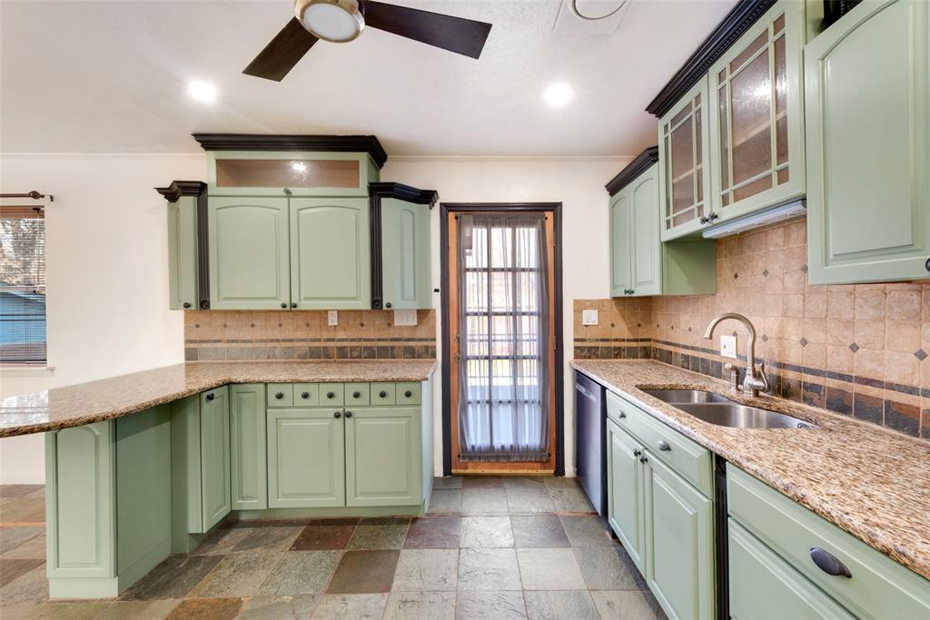 129 Senter Valley Road Irving, TX 75060 - Photo 11 of 27