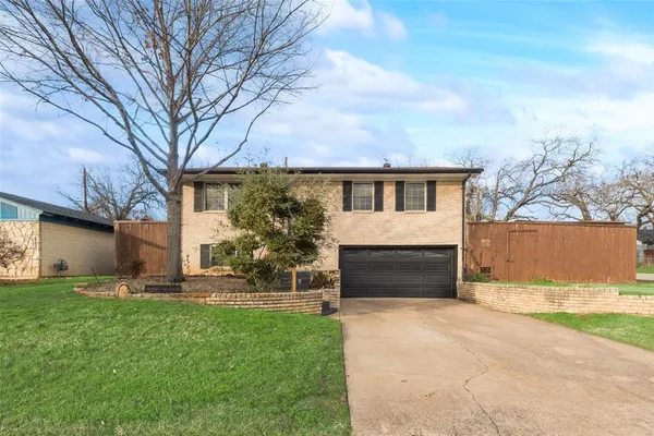 $2,800 | 129 Senter Valley Road, Irving, TX 75060
