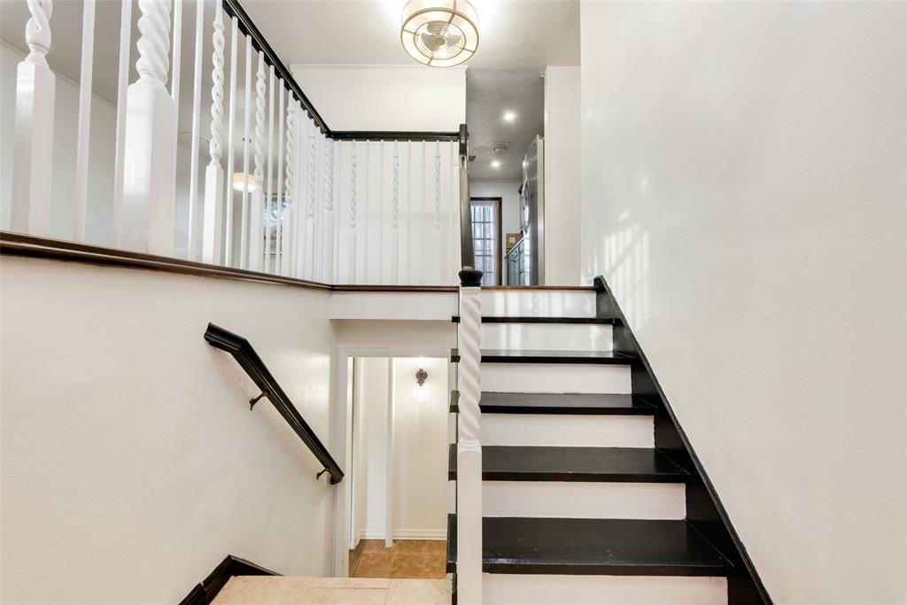 129 Senter Valley Road Irving, TX 75060 - Photo 5 of 27