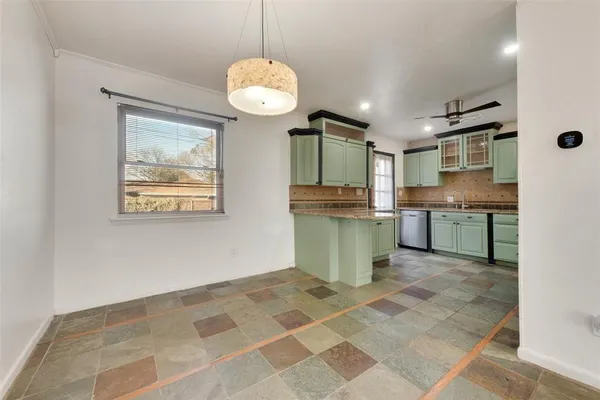 $2,800 | 129 Senter Valley Road, Irving, TX 75060