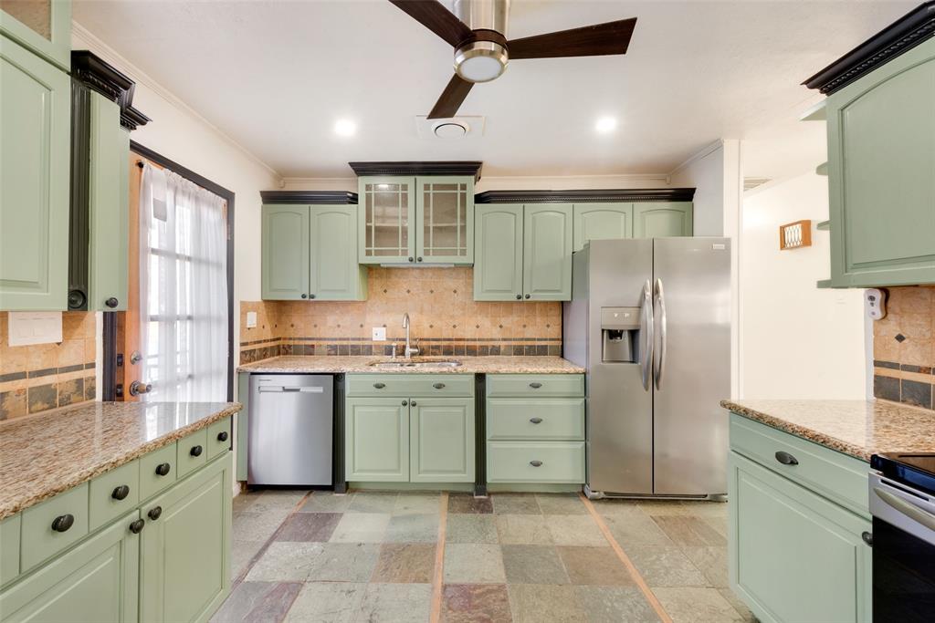 129 Senter Valley Road Irving, TX 75060 - Photo 9 of 27