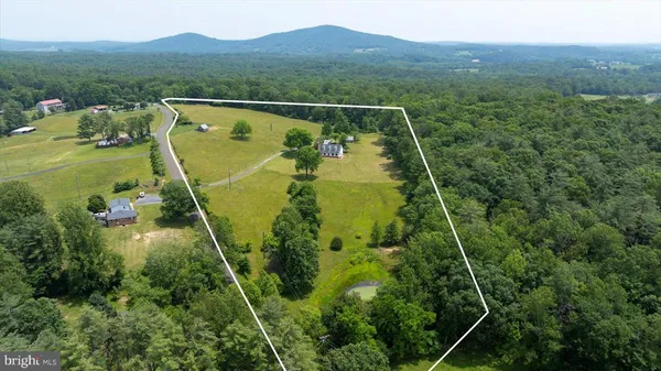 $699,000 | 274 A Aaron Mountain Road, Castleton, VA 22716