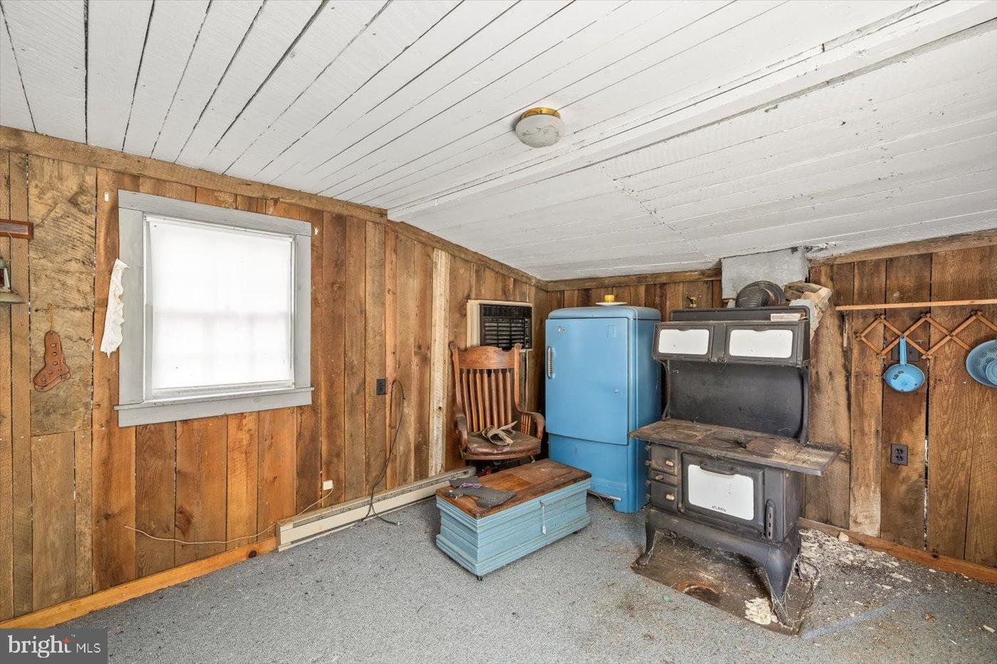 274 A Aaron Mountain Road Castleton, VA 22716 - Photo 36 of 76 Office a cozy, vintage space.