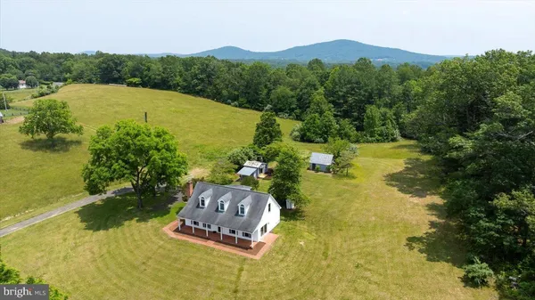 $699,000 | 274 A Aaron Mountain Road, Castleton, VA 22716