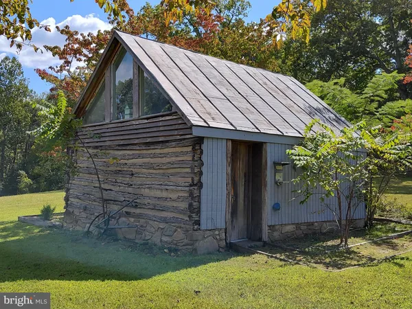 $699,000 | 274 A Aaron Mountain Road, Castleton, VA 22716
