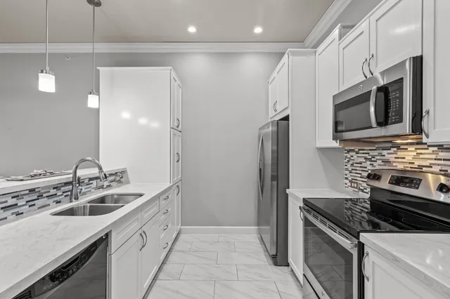 $1,925 | 1900 Genesee Street, Unit 403, Houston, TX 77006