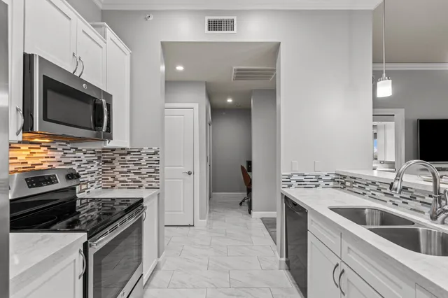 $1,925 | 1900 Genesee Street, Unit 403, Houston, TX 77006