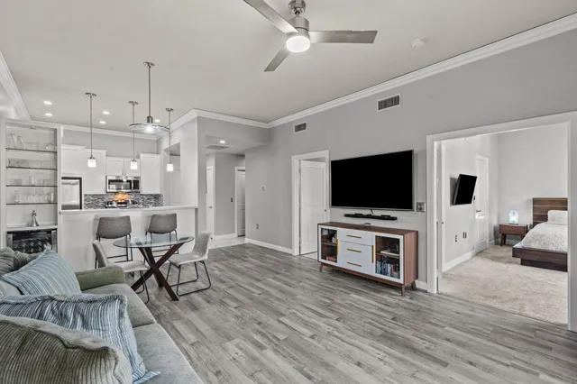 $1,925 | 1900 Genesee Street, Unit 403, Houston, TX 77006