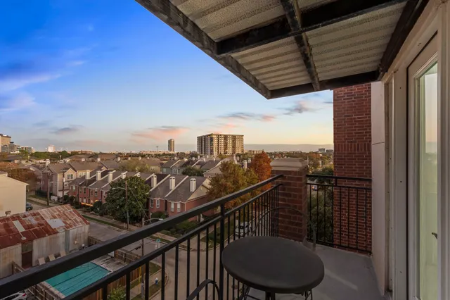 $1,925 | 1900 Genesee Street, Unit 403, Houston, TX 77006