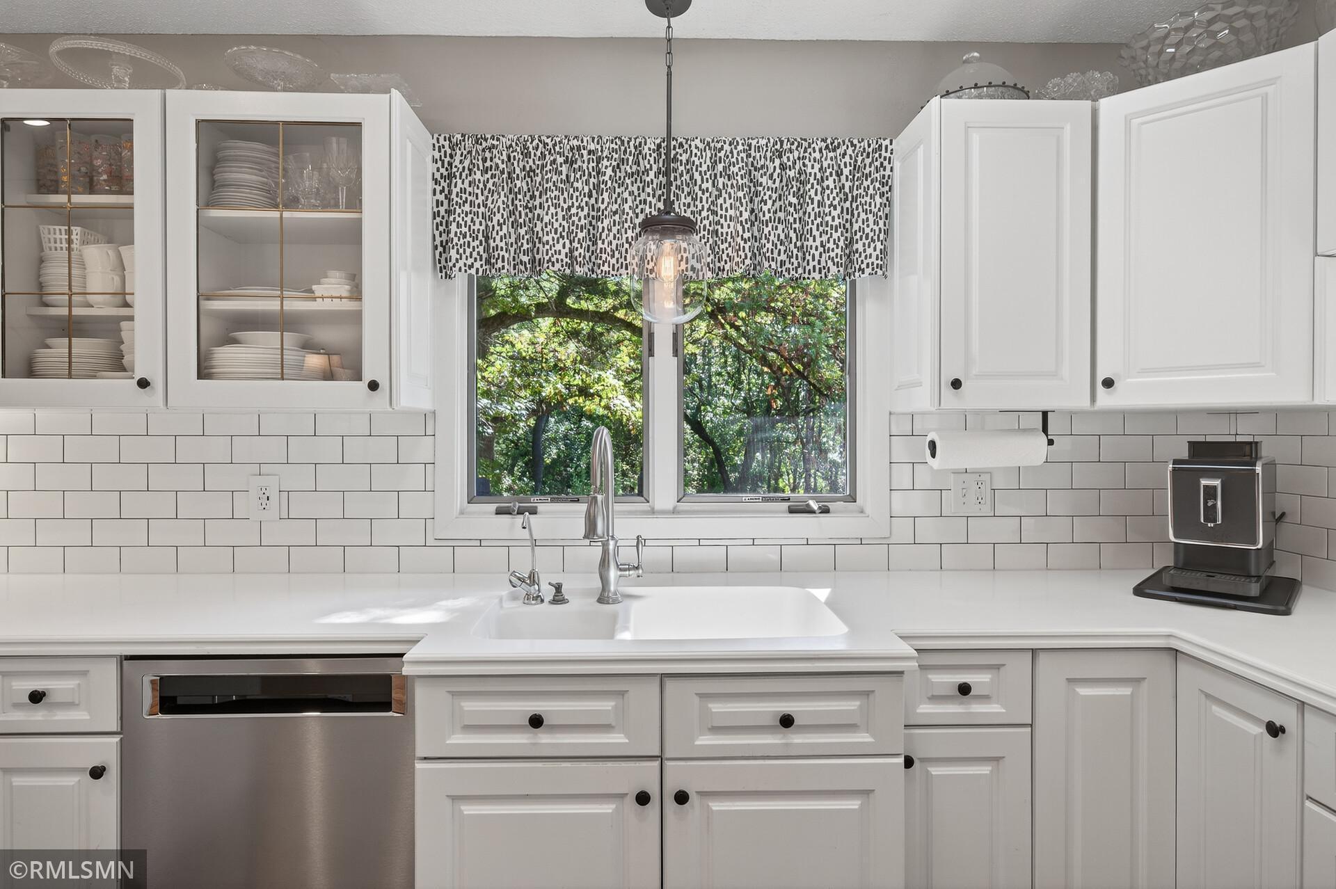 41 Evergreen Road Dellwood, MN 55110 - Photo 12 of 55