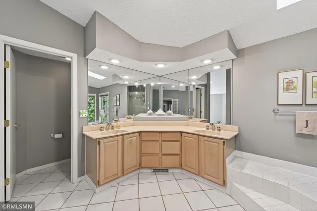 $724,900 | 41 Evergreen Road, Dellwood, MN 55110