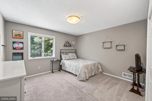 $724,900 | 41 Evergreen Road, Dellwood, MN 55110