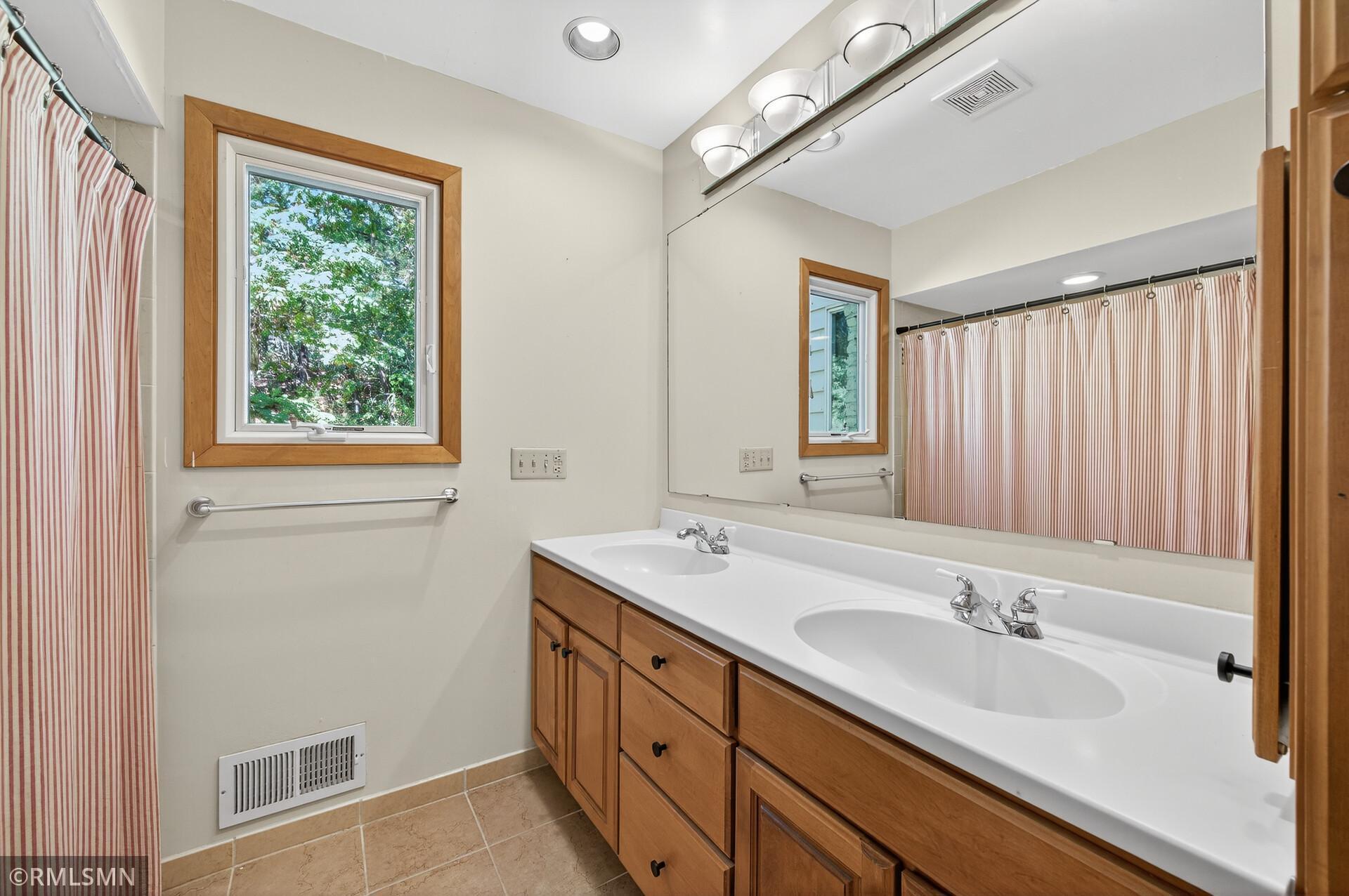 41 Evergreen Road Dellwood, MN 55110 - Photo 25 of 55