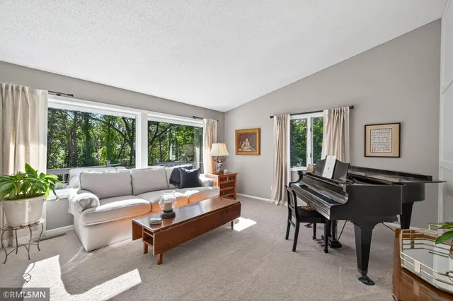 $724,900 | 41 Evergreen Road, Dellwood, MN 55110