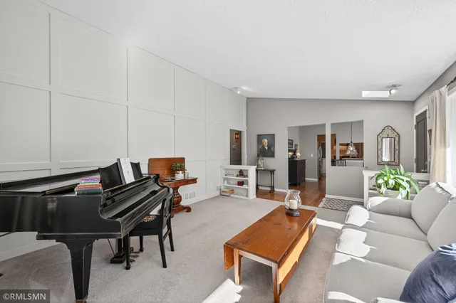 $724,900 | 41 Evergreen Road, Dellwood, MN 55110