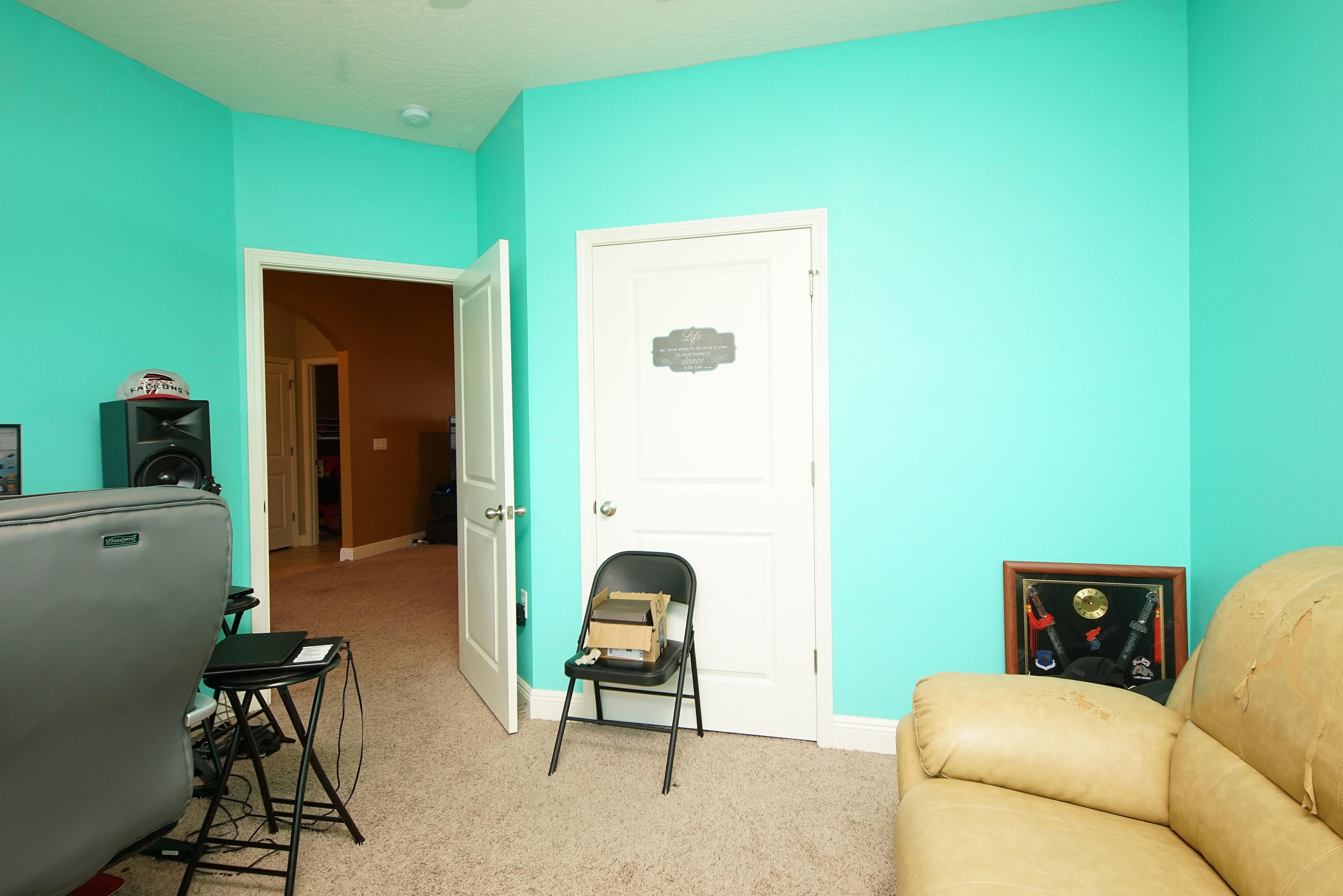 4628 Hermosa Road Crestview, FL 32539 - Photo 29 of 40 a living room with furniture and a window