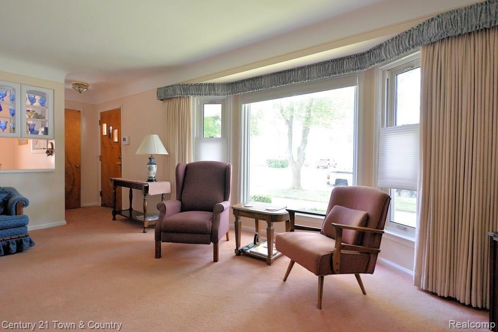 3421 Chester Road Royal Oak, MI 48073 - Photo 15 of 36 Large bay window