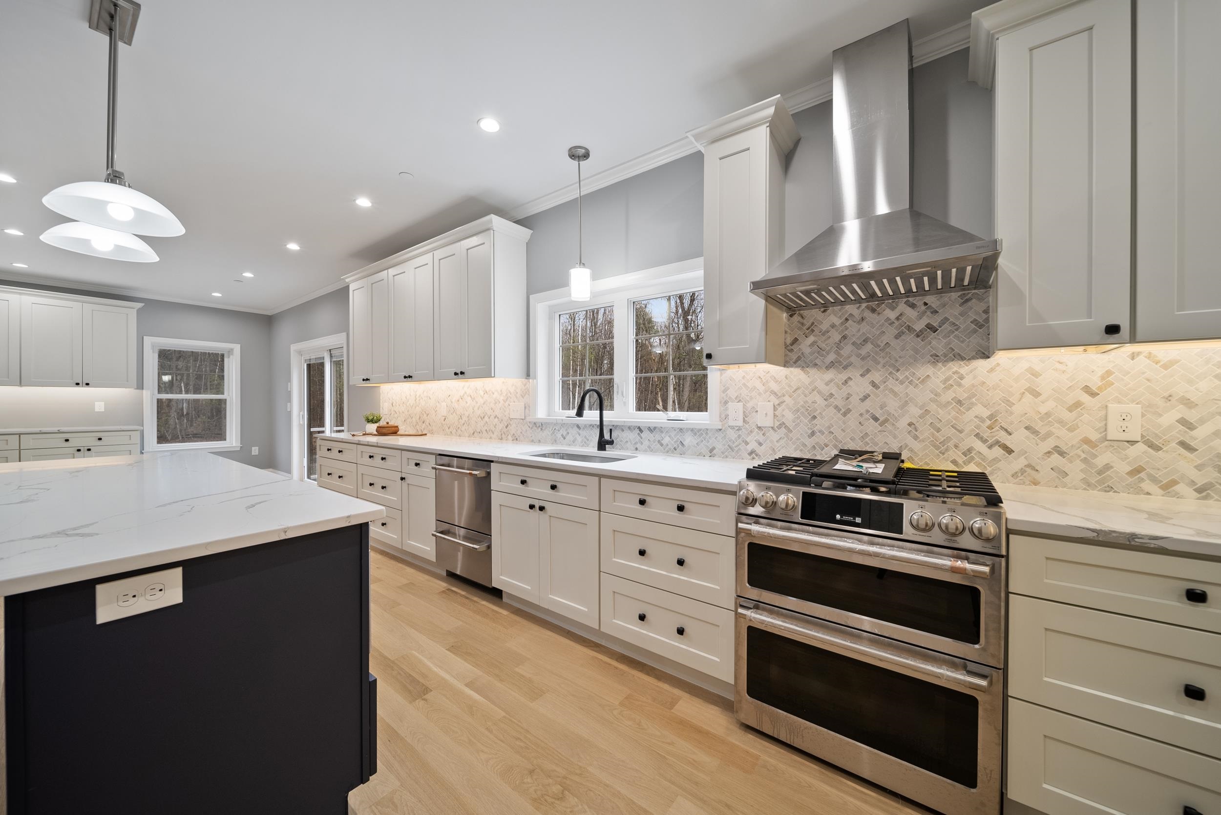 39 Mill Road Derry, NH 03038 - Photo 11 of 57