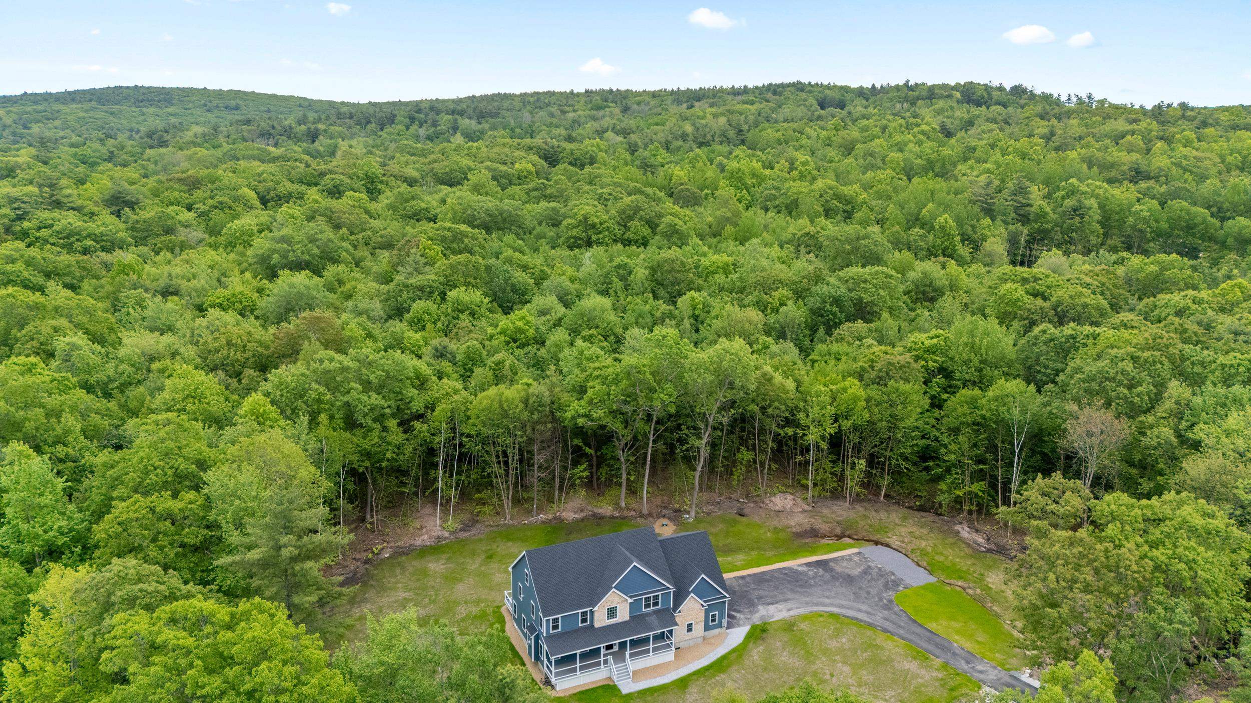 39 Mill Road Derry, NH 03038 - Photo 3 of 57