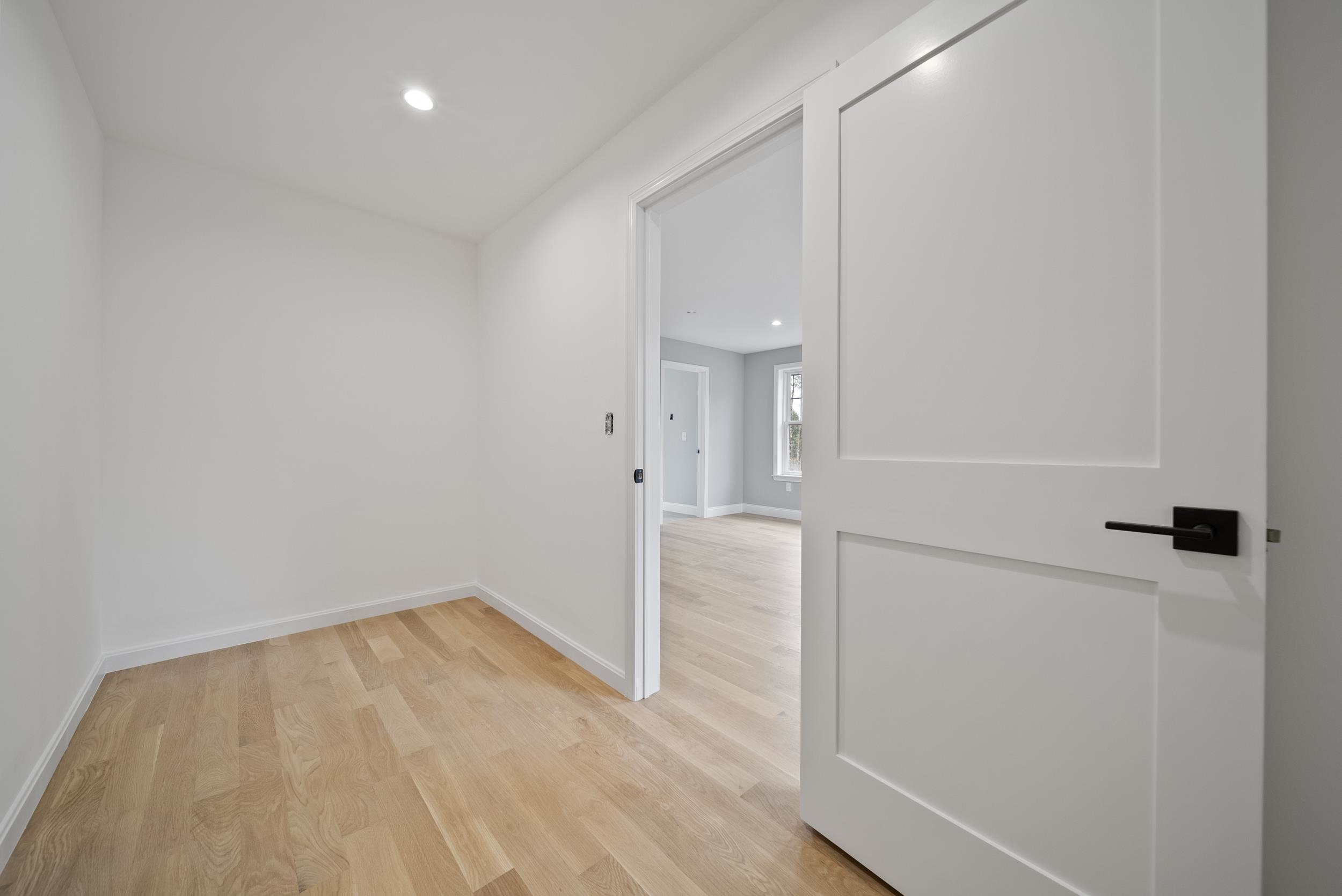 39 Mill Road Derry, NH 03038 - Photo 31 of 57