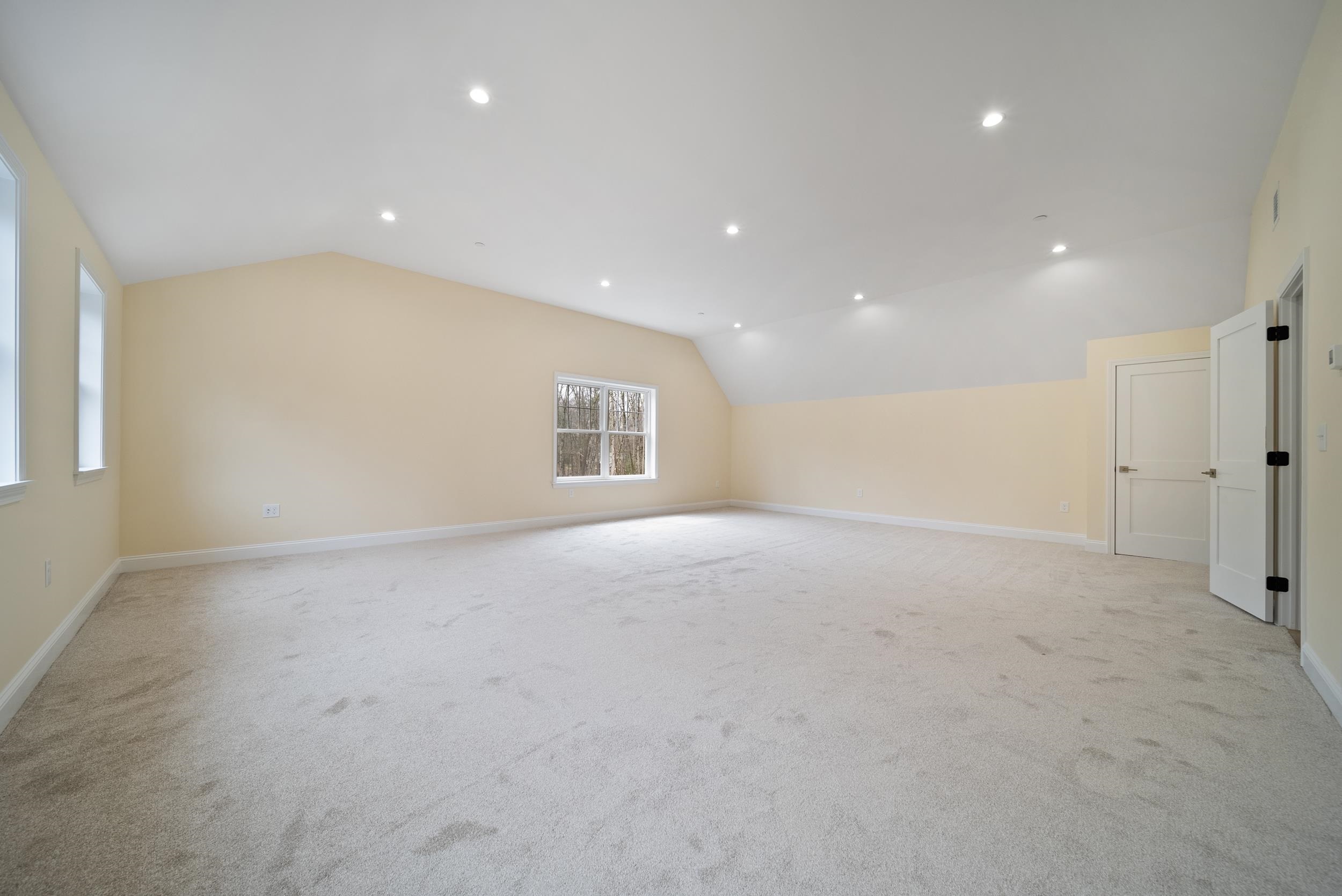 39 Mill Road Derry, NH 03038 - Photo 41 of 57