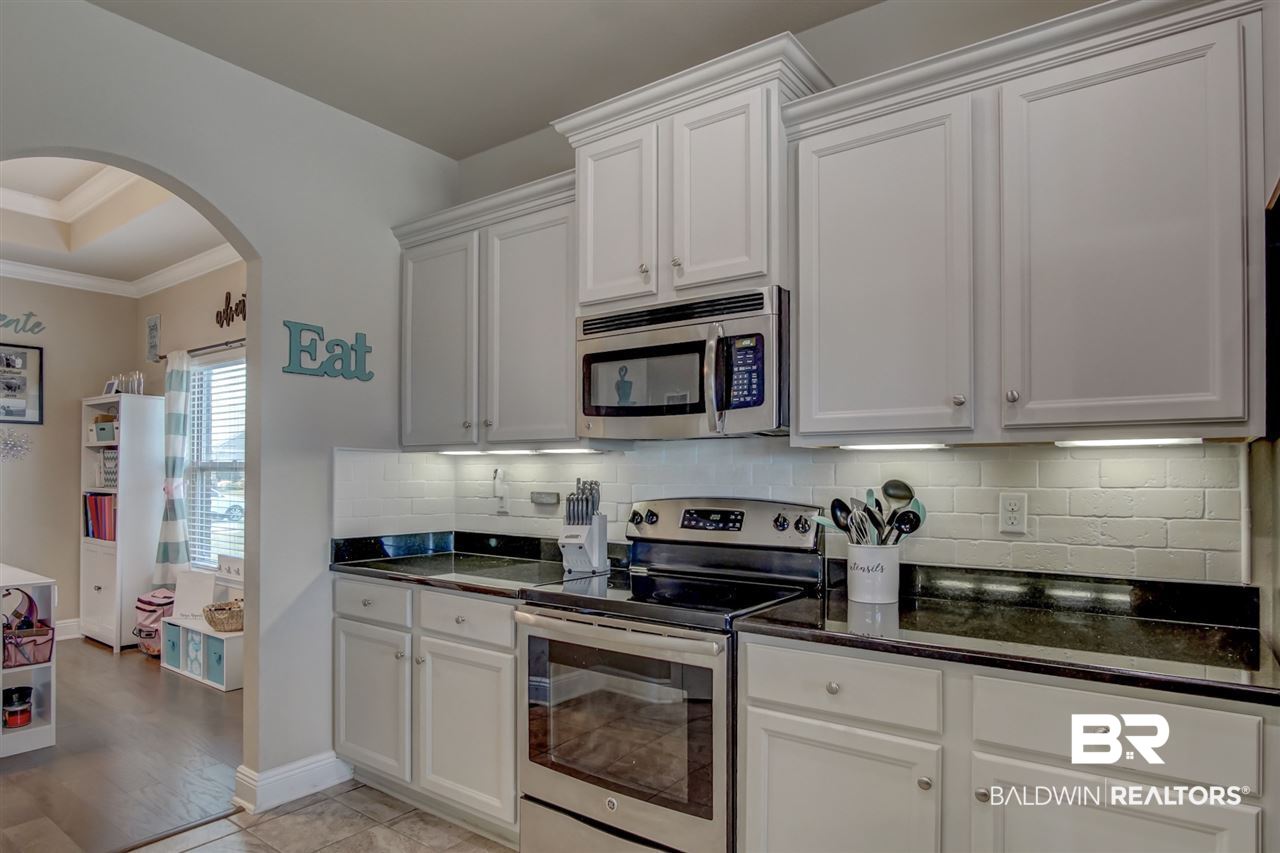 7111 Rocky Rd Loop Gulf Shores, AL 36542 - Photo 11 of 40 Kitchen