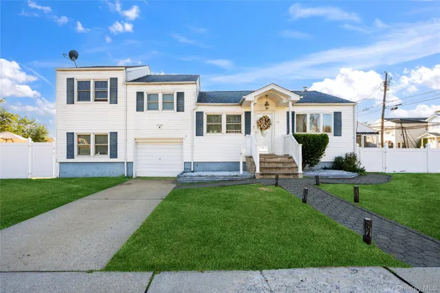 $749,000 | 131 South 5th Street, Bethpage, NY 11714