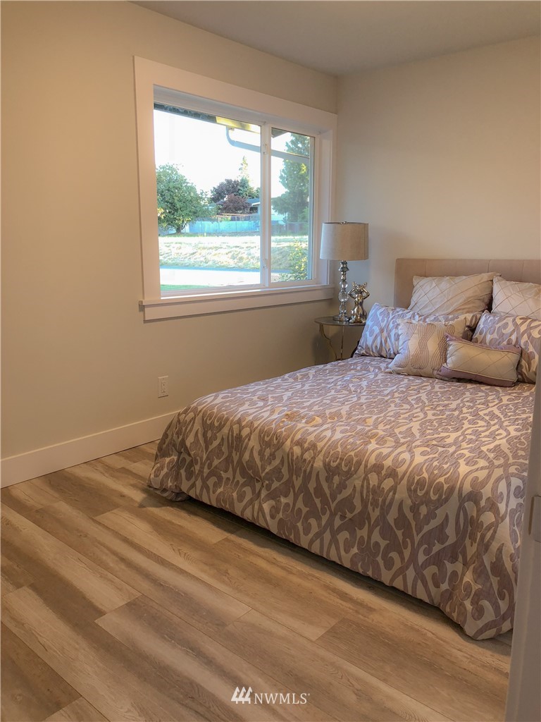 1708 Beacon Way Southeast Renton, WA 98058 - Photo 11 of 17 Gallery Image 11