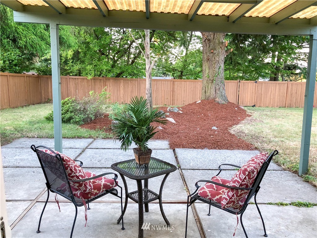 1708 Beacon Way Southeast Renton, WA 98058 - Photo 13 of 17 Gallery Image 13